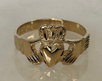 Lovely Ladies 14k Yellow Gold Claddagh Ring