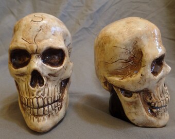 Stoneware Skull Salt & Pepper Shaker (set)