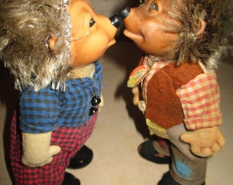 RARE MECKI Couple and old Steiff MICKI hedgehogs 17 cm lots of charm! badges and flag on Mecki 7627/17