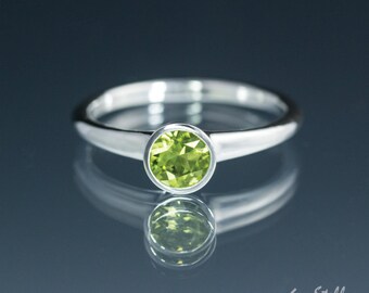 Péridot lunette anneau moderne serti Unique Minimal empilage promesse bague en argent massif, argent/platine, or 14 carats ou en platine