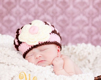 Flower Beanie - Pastel Pink, Dark Taupe, Soft Ecru