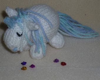Sleepy knitted unicorn soft toy