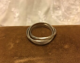 Sterling Interlocking-Trio rings. Size 3. Marked 925.