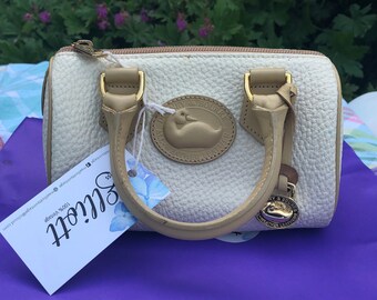 Vintage Dooney and Bourke bag - excellent condition