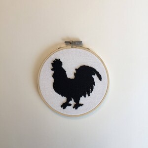 Rooster Wall Decor, Farmhouse Hoop Art, Hen Black Silhouette, Kitchen Farm Decor, Punch Needle Embroidery, Farm House Animal, Handcrafted