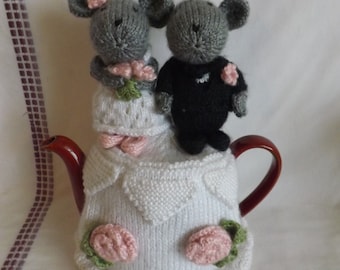 Knit Wedding Cake Teapot Cozy - Knit Mice Cake Toppers Teapot Cozy - Bride and Groom Teapot Cosy - Knitted Tea Cosy - Knit Teapot Cover