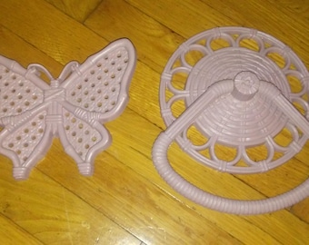 Homco vintage 1970 towel rack with butterfly decor
