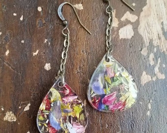 Real dried flower earrings - botanical jewelry - dried flower jewelry - pressed flower earrings - resin jewelry