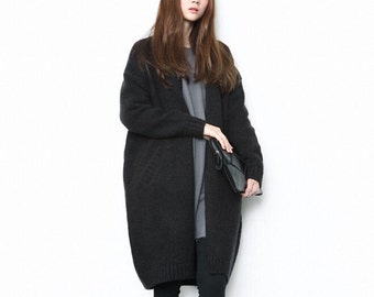 Relaxed atmosphere, knit cardigan, long, thick wool sweater, female