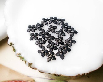 Rustic Oxidized Bead Caps - 20 Dark Patina Silver Tone Leaf Bead Caps - Small, 7mm - Age Worn Dark Botanical Quatrefoil - leafeon no.2