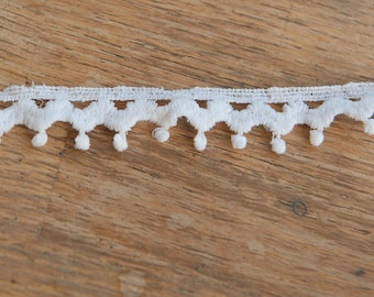 Fun White Applique Trim - 3 yards Vintage Fabric Trim 60s 70s New Old Stock