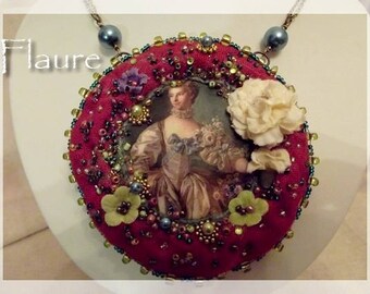 Embroidered linen necklace "La Pompadour"