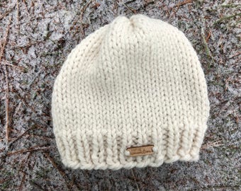 Cream ribbed brim toque