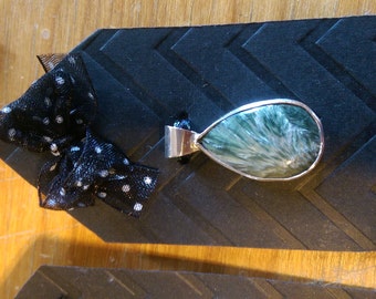 Green seraphinite pendant