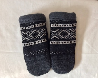Upcycled warm and soft wool sweater mittens