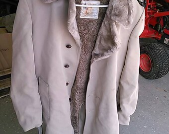 Vintage 1980's Men's London Fog Trench Coat. Size 40R. Made in U.S.A. Lined.