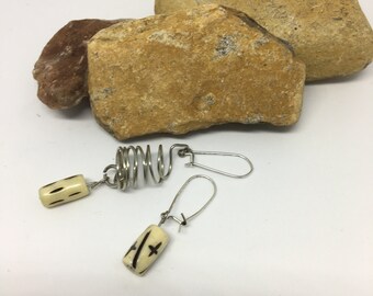 Wire and stone bead asymetric earrings