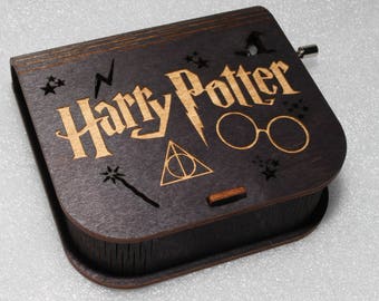 Harry Potter Music Box - Engraved Wooden Music Box - "Harry's Wondrous World" - Glasses Deathly Hallows Wand Magic Hat - Hand Crank Movement