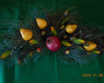 Colonial Williamsburg Spray, Fruit Plaque