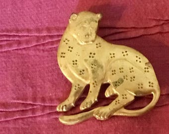 Metropolitan Museum of Art Reproduction Pin