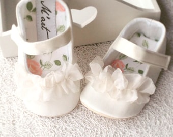 Christening shoes, white baby shoes, baby girl shoes, flower girl shoes, ivory baby shoes toddler shoes infant shoes baptism