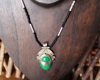 Tuareg necklace with a Green Agate mounted on a Tuareg silver melange pendant.