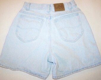 VINTAGE! Women's Lee High Waisted Light Wash Blue Jean Denim Shorts Size 10
