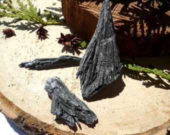 Raw Kyanite Black Kyanite Kyanite crystal Natural kyanite Stone Kyanite 13.4 g Mineral specimens Healing Crystals and Stones