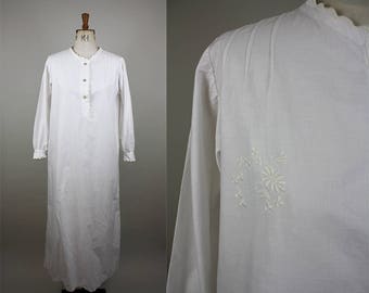 Edwardian Cotton Nightgown / Victorian Nightdress / Hand Embroidery / Full Length Nightgown / Scalloped Edge / Size Medium / S M