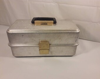 Vintage Umco 132 A Aluminum Tackle Box