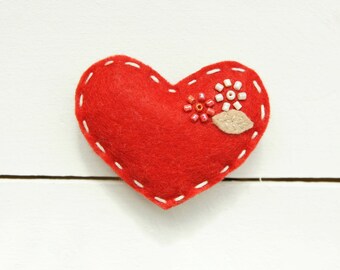 Red Brooch / Heart Brooch / Felt Brooch / Textile Brooch HEART IT