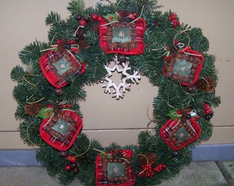 Country Christmas wreath with plaid ornaments