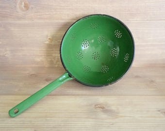 Vintage '60s Big Colander, Large Green Enamel Colander, Vintage Green Military Colander, Rustic Decor, Old Farmhouse, Vintage Army Strainer