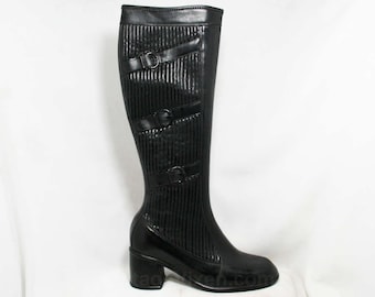 Size 6 Trompe L'Oeil 60s Boots - Black Waterproof Rubber - Sophisticated 1960s - Faux Buckles - Fleece Lined - Unworn - Deadstock - 43709-2