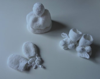 Baby gift box knit in garter stitch