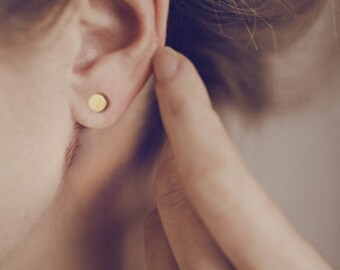 Simple modern stud earrings in 14 karat gold