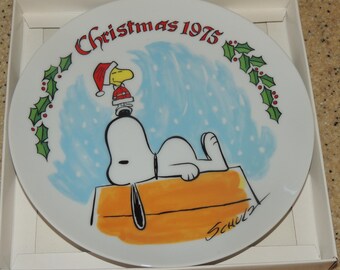 1975 PEANUTS Christmas Plate by Schmid made in Japan