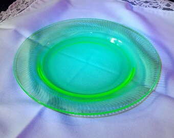 green Vaseline uranium glass small swirl 8 inch plate