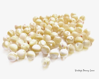 Vintage Mother of Pearl Shell Beads / Round, 4mm
