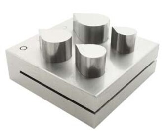 Disc Cutter With Four Punches For Teardrop Shapes