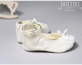 Mary Janes Baby Booties , Silk or Cotton Shoes, Christening Booties, Lace Booties, Toddler Girl Shoes, Personalised, White, Ivory, Ecru