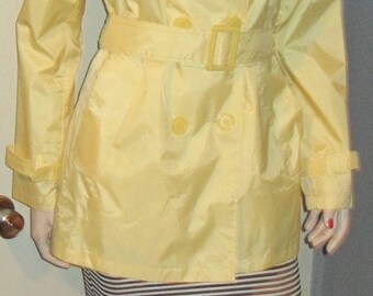 WOMEN'S Ladies ELLABEE Fashionable VOGUE Yellow Rain Coat Jacket Sz 4