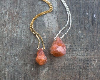 Raw Crystal Necklace, Sunstone Necklace, Gift for Her, Mom Gift, Gemstone Necklace, Chakra Necklace, Bohemian Jewelry, Raw Stone Jewelry