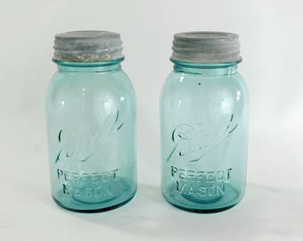 Vintage Blue Ball Mason Quart Jars with Zinc Lids, Ball Perfect Mason, Farmhouse Kitchen, Canning Jars, Wedding Decor, 1910-1923, J8
