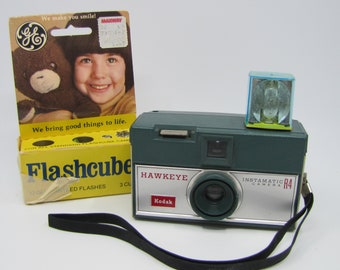 Kodak Hawkeye Instamatic R4 Camera along with 3 Flash Cubes