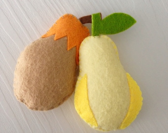 Set of 2 felt pears for children playtime, Felt fruit Play Food Tea Party, pretend food - play kitchen food, Pretend play strawberry