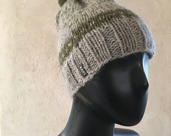 Classic warm winter pompom hat // Gray & Green