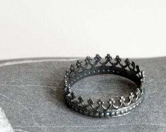 Dark Crown Sterling silver ring - Heavily oxidized