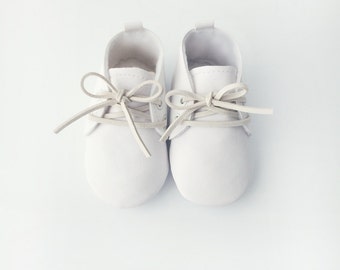 White Vegan Baby Shoes, White Baby Shoes, Baby Boy Baptism Shoes, Baby Boy Christening Shoes, Baby Booties, Faux Leather Baby Crib Shoes