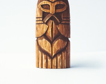 Wooden figurine - Odin. Hand-carved wooden statue Wuotan / Wodan. A chic Scandinavian Gift for him / Gift for her